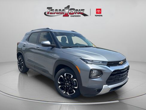Used 2021 Chevrolet TrailBlazer LT w/ Premium Seating Package FWD image 1