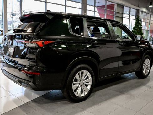 Used 2025 Mitsubishi Outlander ES image 5