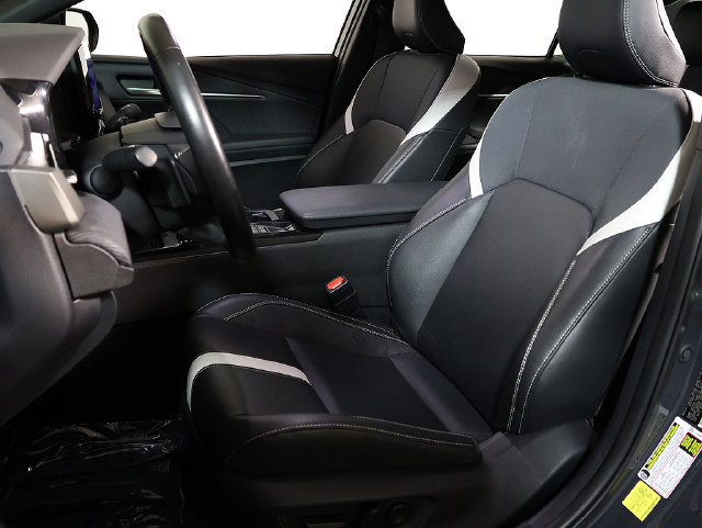 Used 2025 Toyota Camry SE FWD image 4