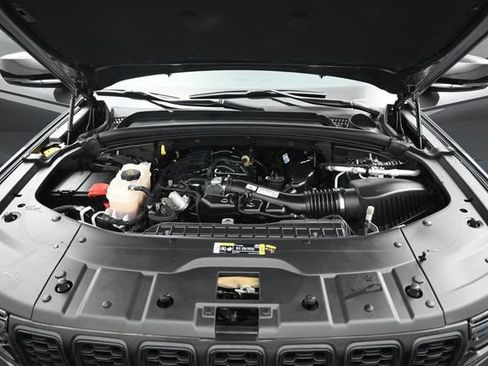 Used 2024 Jeep Grand Cherokee Altitude AWD/4WD image 36