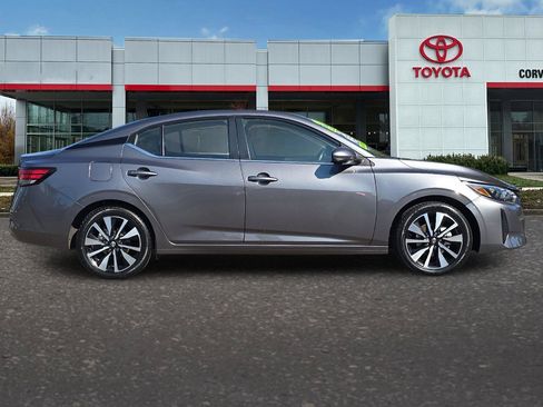 Used 2025 Nissan Sentra SV w/ SV Premium Package FWD image 3