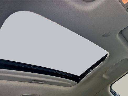 Used 2025 Hyundai Venue SEL FWD image 14