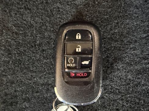 Used 2025 Honda Pilot Sport image 31