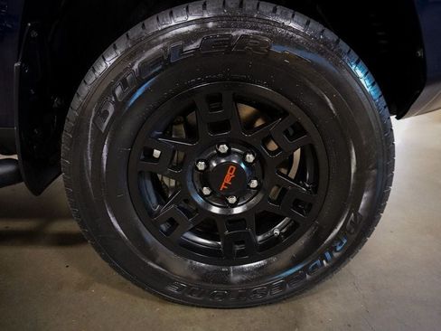 Used 2021 Toyota 4Runner SR5 Premium w/ Moonroof Package AWD/4WD image 9