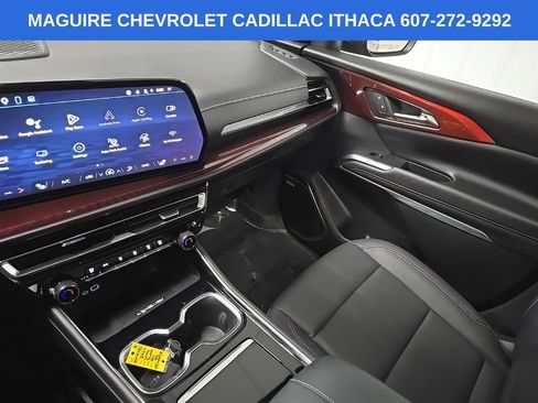 Used 2024 Chevrolet Traverse Z71 w/ Enhanced Driving Package AWD/4WD image 25