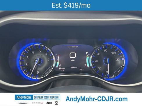 Used 2025 Chrysler Pacifica Select image 9