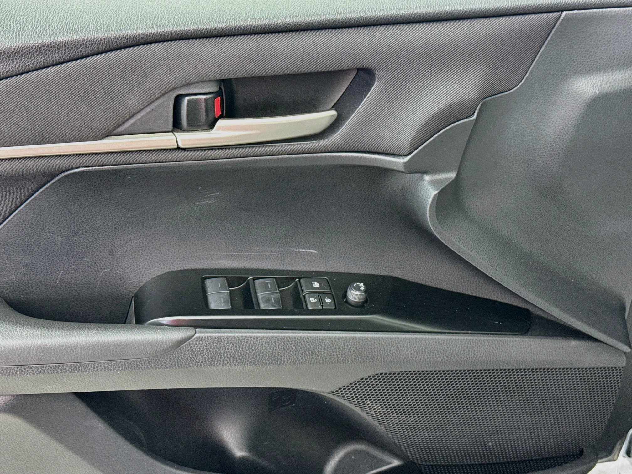 Used 2025 Toyota Camry LE FWD image 18