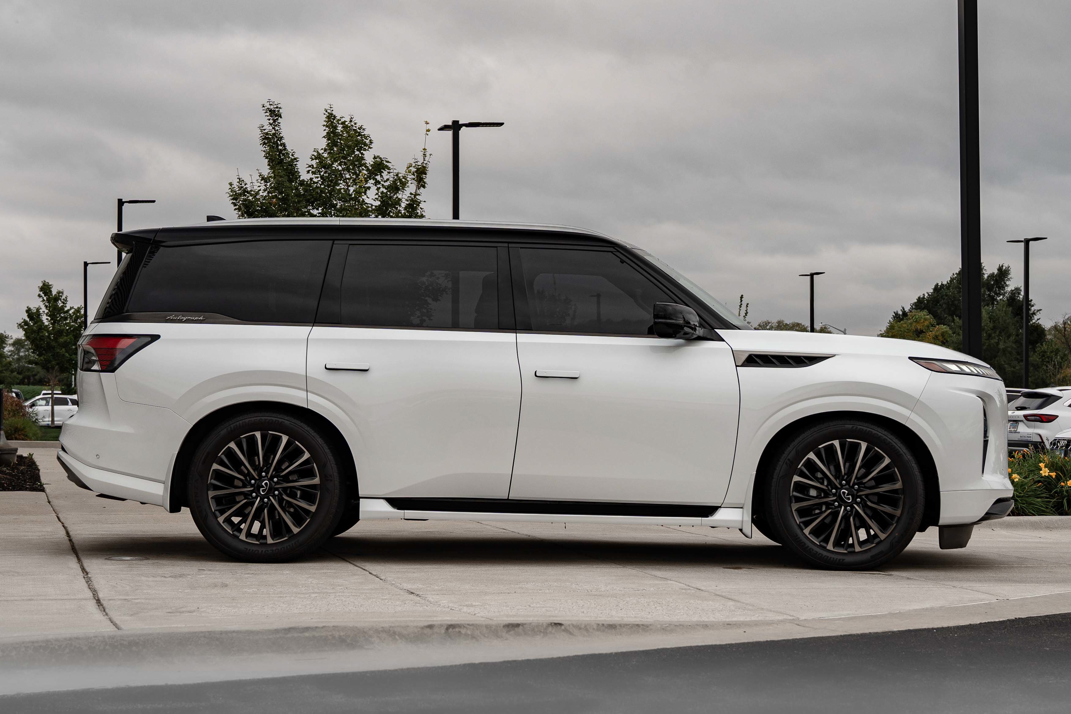 Used 2026 INFINITI QX80 Autograph w/ Premium Cargo Package AWD/4WD image 3