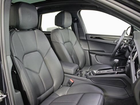 Used 2025 Porsche Macan Turbo image 38