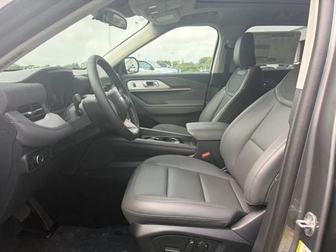New 2026 Ford Explorer Active w/ Active Comfort Package AWD/4WD image 9