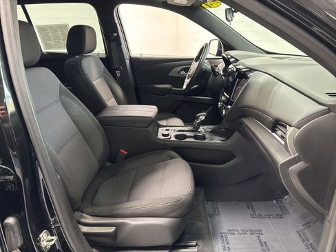 Used 2023 Chevrolet Traverse LT w/ Midnight/Sport Edition image 10