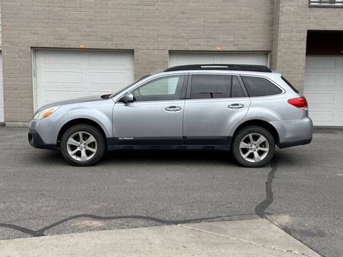 Used 2013 Subaru Outback 2.5i Premium image 2