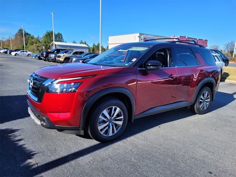 Used 2025 Nissan Pathfinder SL image 3