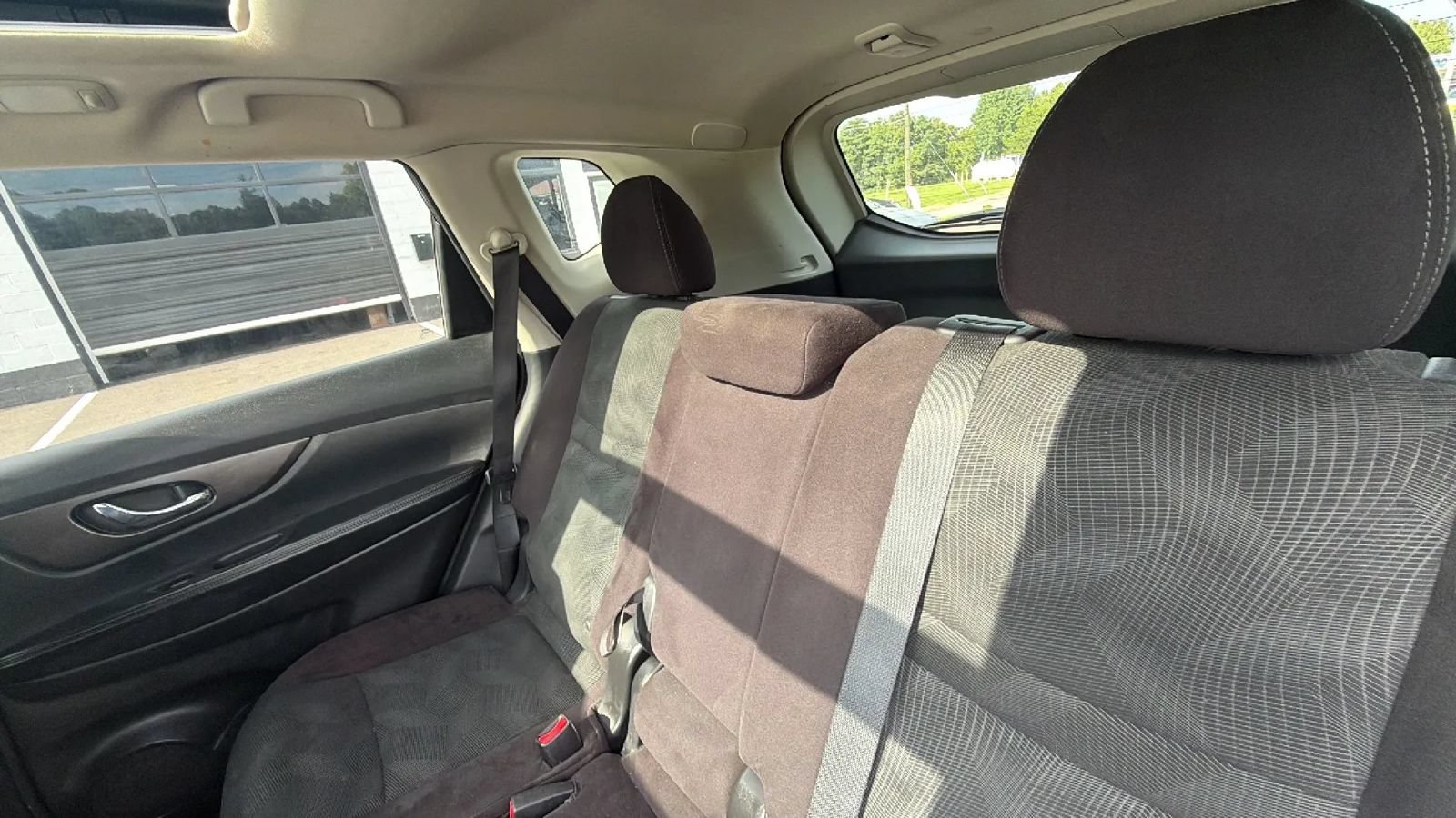 Used 2014 Nissan Rogue SV w/ SV Premium Package AWD/4WD image 42