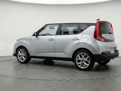 Used 2025 Kia Soul LX w/ LX Technology Package FWD image 6