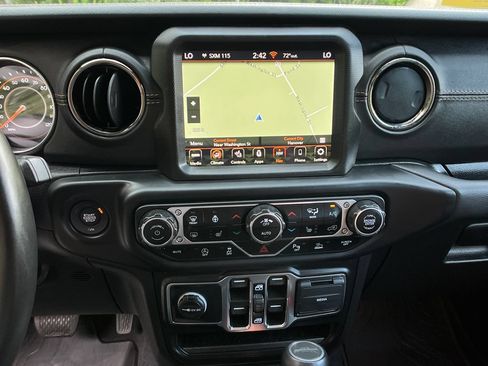 Used 2021 Jeep Gladiator Overland AWD/4WD image 16