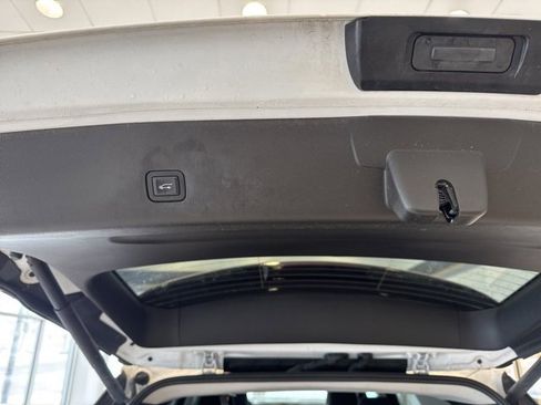 Used 2018 Chevrolet Traverse LT image 24