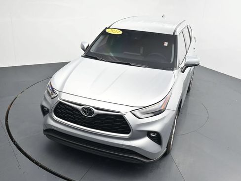 Used 2023 Toyota Highlander LE FWD image 23