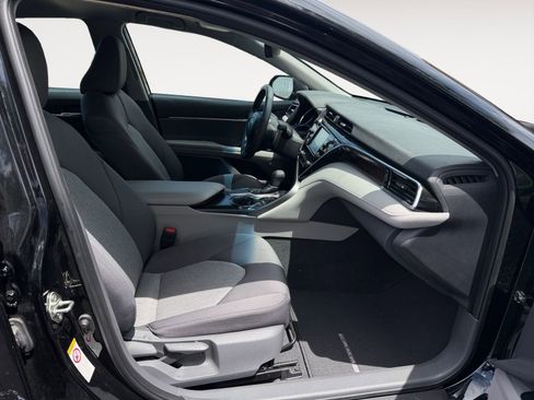Used 2018 Toyota Camry LE w/ Convenience Package FWD image 15
