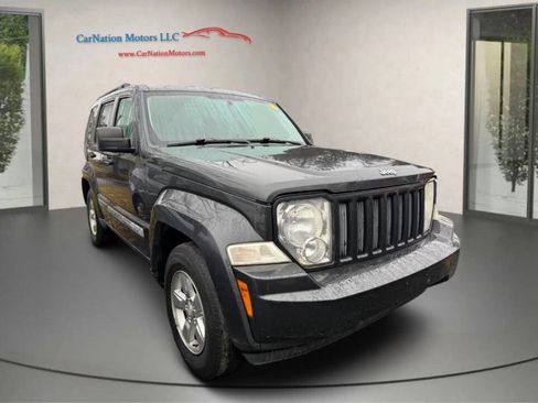 Used 2011 Jeep Liberty Sport image 2
