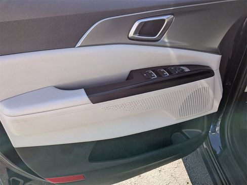 Used 2024 Kia Carnival LX image 15