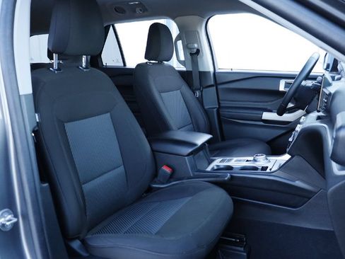 Certified 2024 Ford Explorer XLT RWD image 17