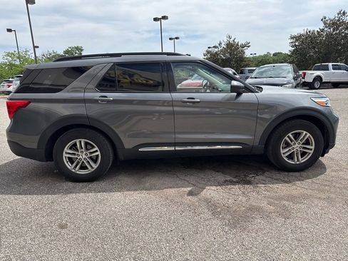 Used 2023 Ford Explorer XLT w/ Equipment Group 202A RWD image 11