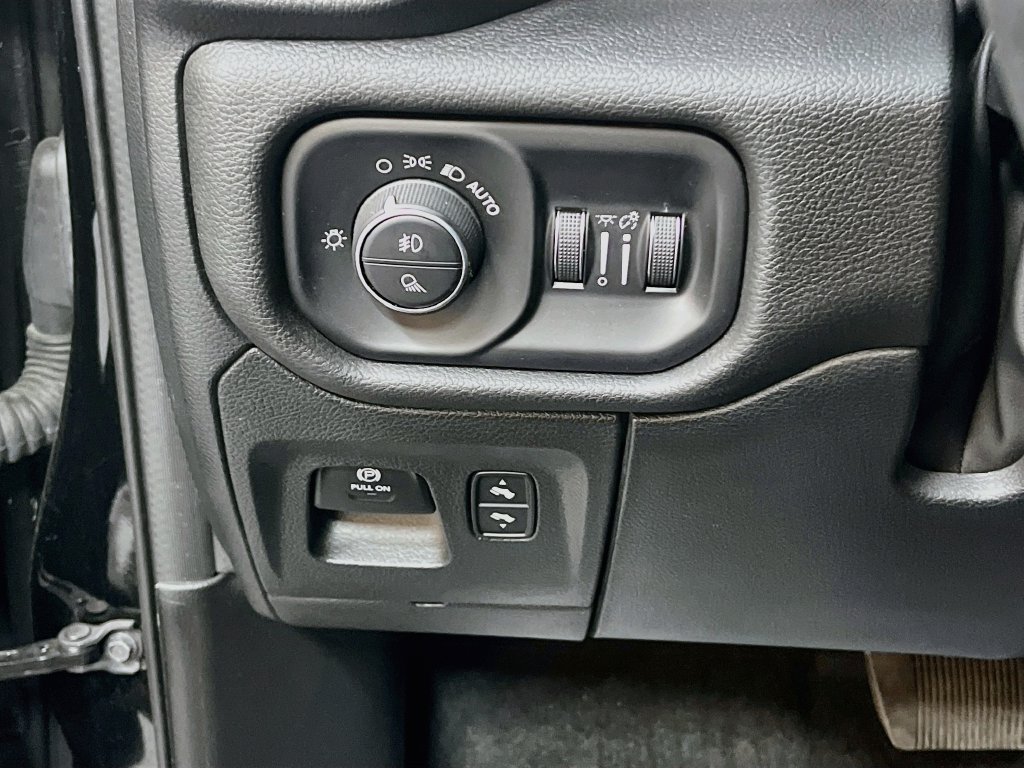 Used 2023 RAM 1500 Laramie AWD/4WD image 10