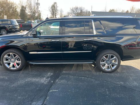 Used 2017 Cadillac Escalade ESV Luxury image 8