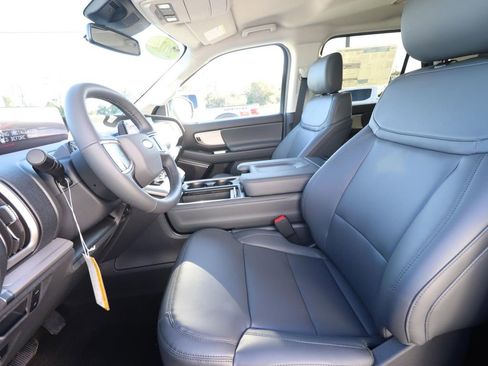 New 2026 Ford Expedition Active image 2