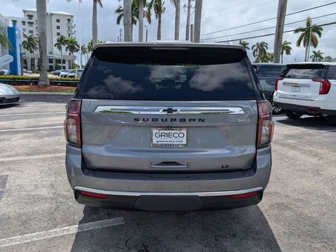 Used 2022 Chevrolet Suburban LT w/ Luxury Package image 6