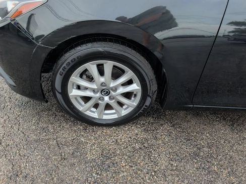 Used 2016 MAZDA MAZDA3 i Touring w/ Popular Equipment Package FWD image 9