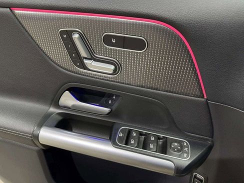 Used 2021 Mercedes-Benz GLA 250 4MATIC w/ Premium Package image 23