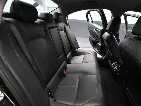 Used 2018 Alfa Romeo Giulia AWD image 42