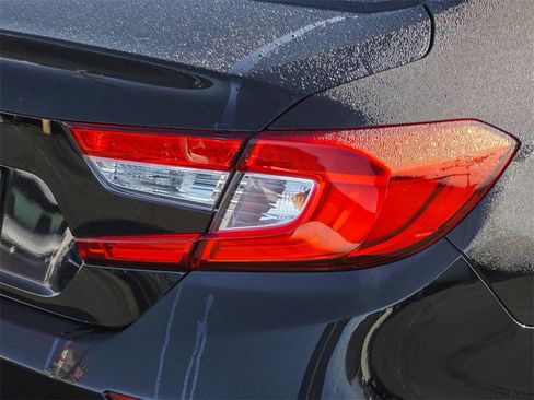 Used 2018 Honda Accord LX image 7