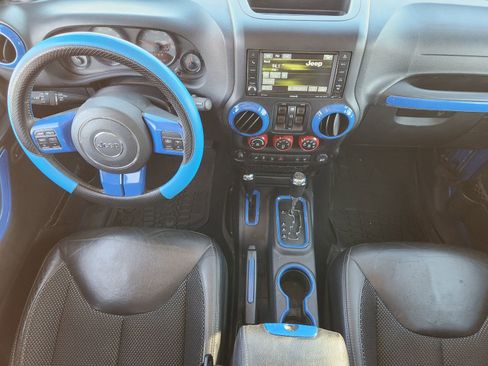 Used 2016 Jeep Wrangler Unlimited Sahara image 30