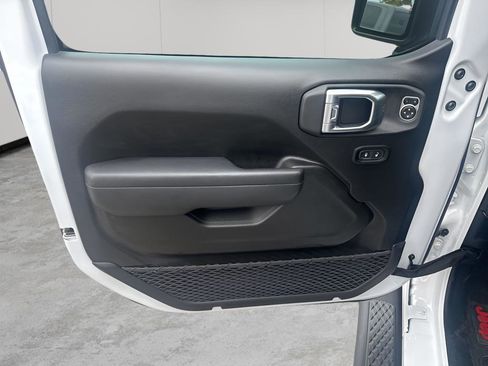 Certified 2024 Jeep Gladiator Mojave image 24