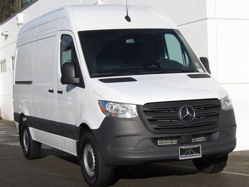Used 2025 Mercedes-Benz Sprinter 2500 image 2