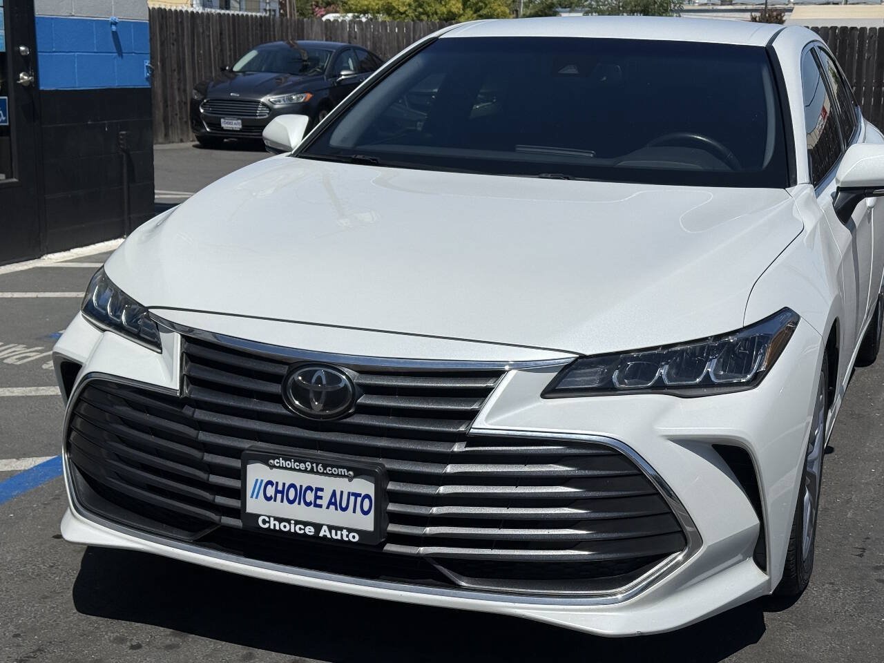 Used 2019 Toyota Avalon XLE w/ Carpet Mat Package FWD image 2