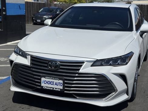 Used 2019 Toyota Avalon XLE w/ Carpet Mat Package FWD image 2