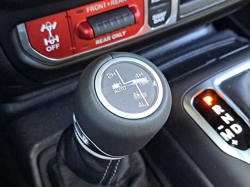 Used 2025 Jeep Wrangler Unlimited Rubicon image 18