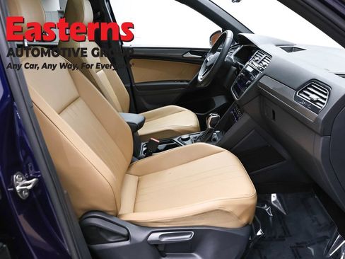 Used 2022 Volkswagen Tiguan SE w/ Panoramic Sunroof Package AWD/4WD image 24
