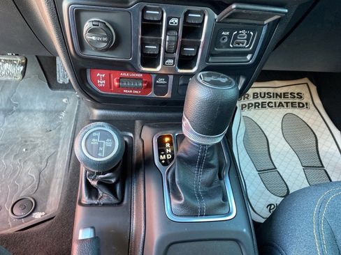 Used 2025 Jeep Wrangler Willys image 10