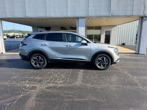 Used 2024 Kia Sportage LX AWD/4WD image 2