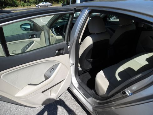 Used 2012 Kia Optima LX w/ Convenience Pkg image 16