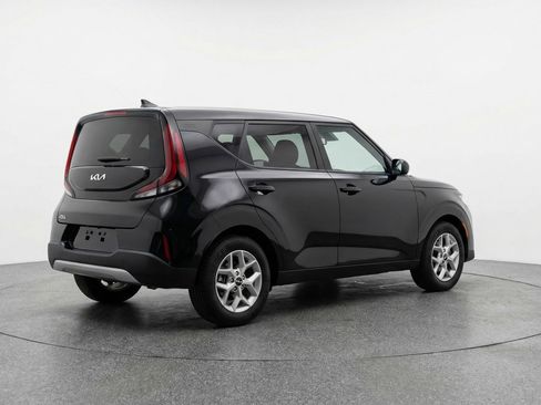 Used 2025 Kia Soul LX w/ LX Technology Package image 9
