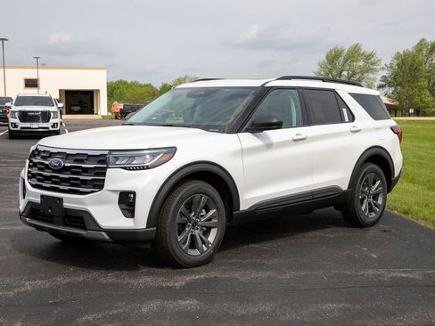 New 2026 Ford Explorer Active w/ Active Comfort Package AWD/4WD image 3