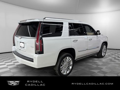 Used 2018 Cadillac Escalade Platinum AWD/4WD image 5