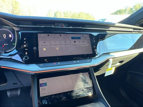 Used 2024 Jeep Wagoneer Launch Edition image 32