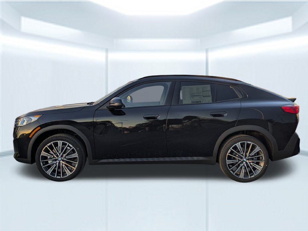 New 2026 BMW X2 xDrive28i w/ Technology Package AWD/4WD image 2